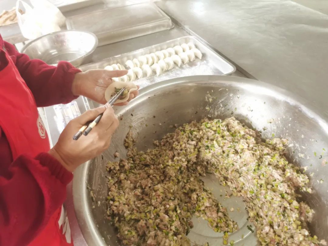 迎冬至吃餃子,藍海智裝“冬至暖心”活動進行時